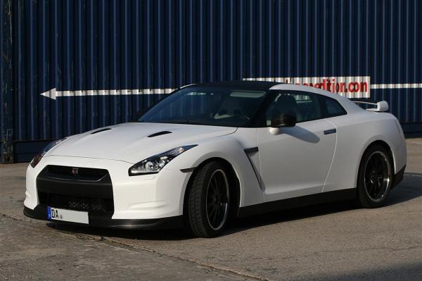 Nissan skyline gtr r35 black edition specs #4